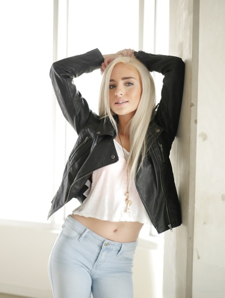 Naomi Woods star free bild