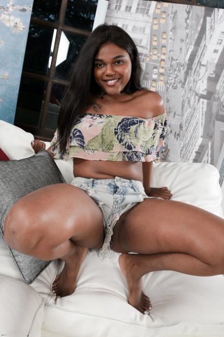 Yara Skye stjärna sexig bild