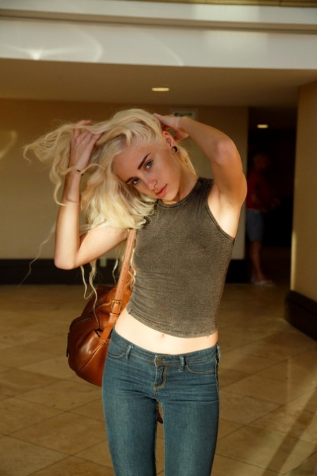 Naomi Woods pornografisk modell bilder